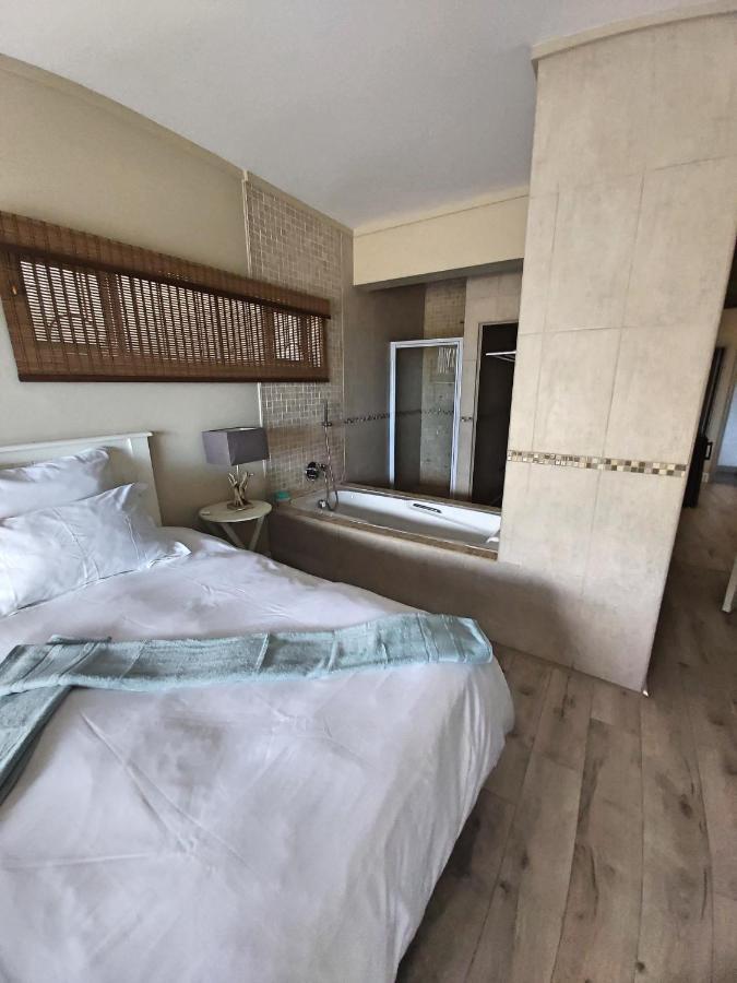 Whale Rock, Modern Beachfront Apartment Margate Dış mekan fotoğraf